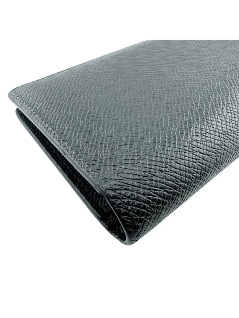 Louis Vuitton Portefeuille Brazza Taiga Wallet
